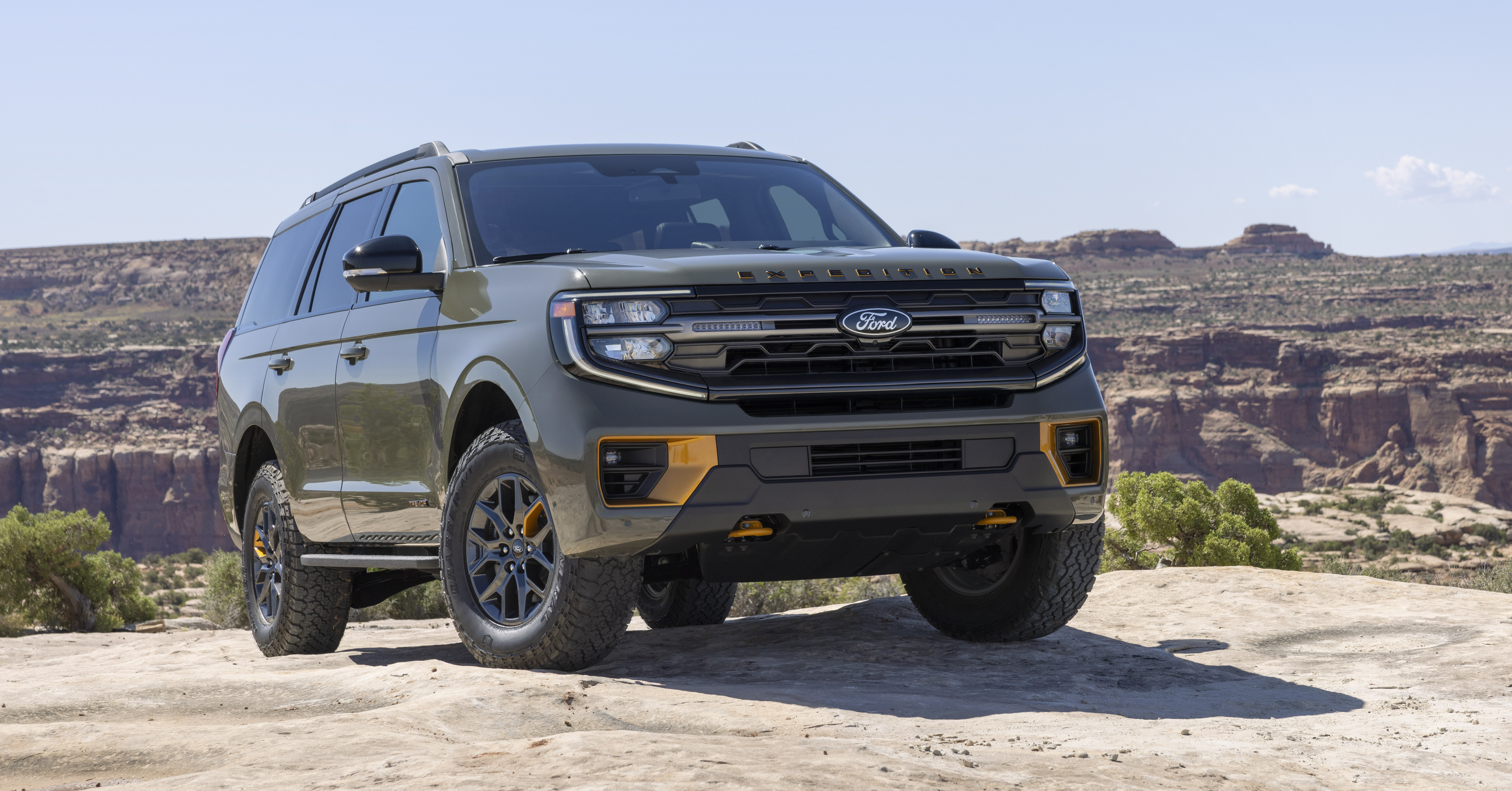 Always properly secure cargo. Available Ford and aftermarket accessories shown.